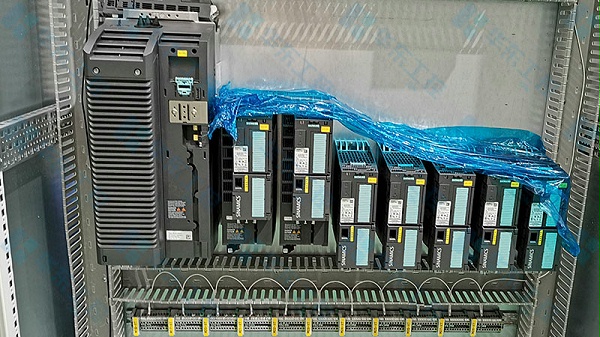 华东工控-控制柜细节