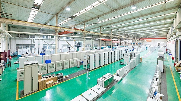 华东工控-生产车间