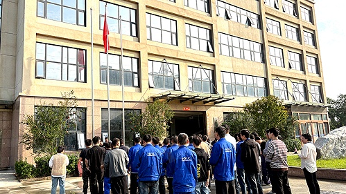 红旗飘扬迎国庆，凝心聚力谱新篇 | 华东工控隆重举行庆祝新中国成立76周年升旗仪式