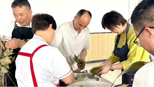 华东工控 | 巧手裹粽温情传递，全员共享端午“家”味