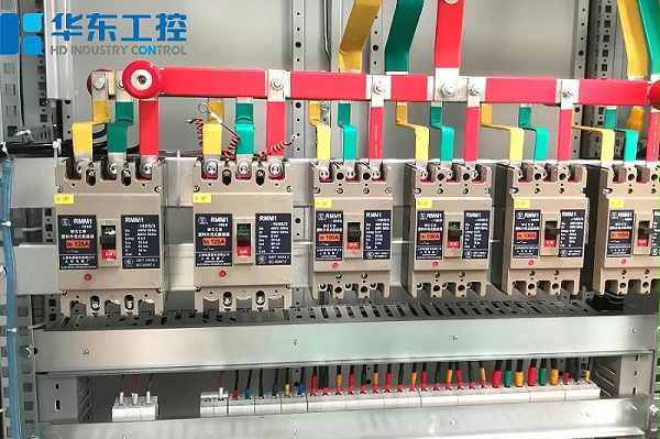 华东工控-配电柜柜内细节