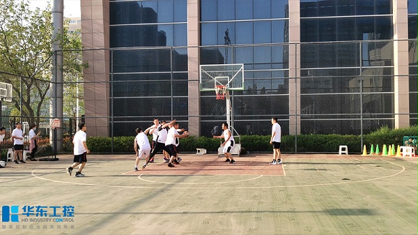 篮球联谊赛现场