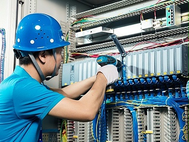 华东工控车间生产