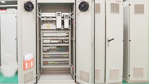 专业打造变频控制柜，五大厂家考量因素决定工业设备能效与寿命